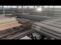 গুদামে পাইপ লোডিং